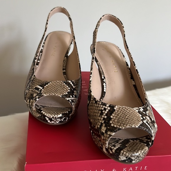 New in Box Kelly & Katie Natural Multi Python Nerani Peep Toe Pump Sandal - Picture 4 of 13